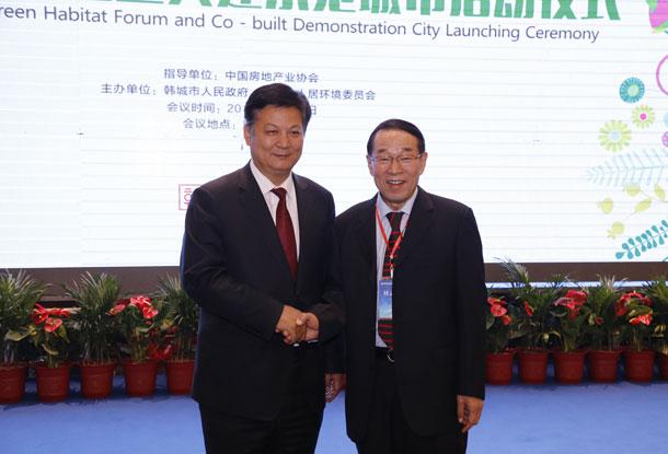 刘志峰会长与韩城市市委副书记、韩城市市长褚锦锋合影